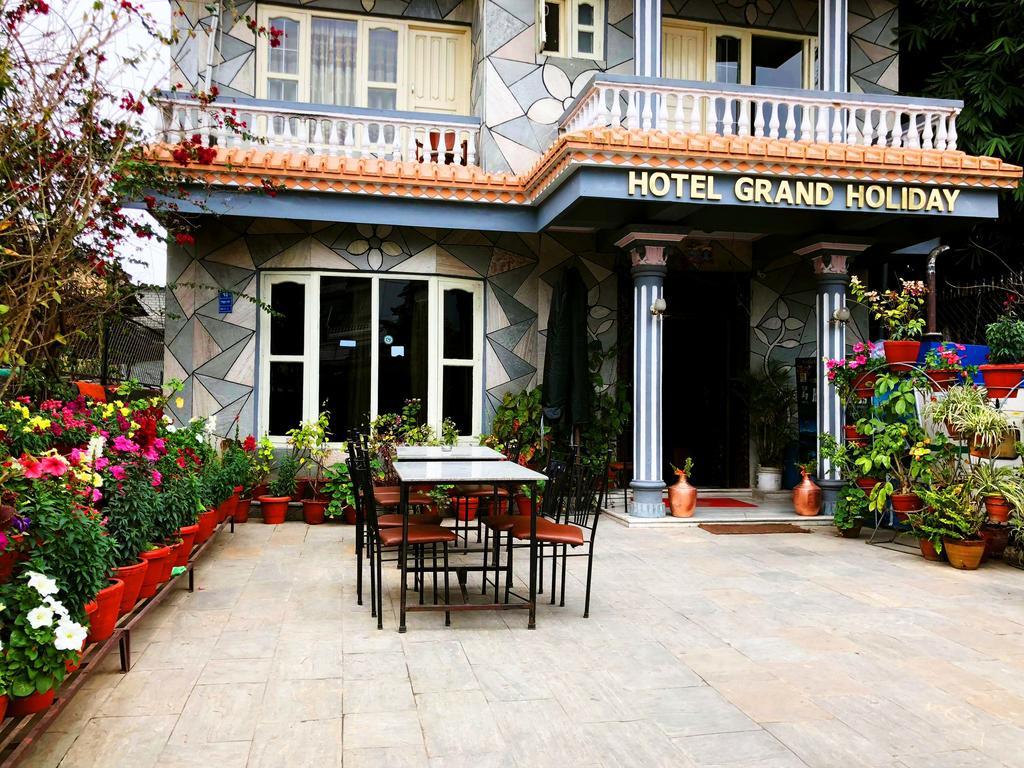 Hotel Grand Holiday Pokhara Extérieur photo