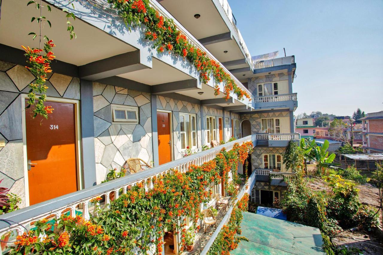 Hotel Grand Holiday Pokhara Extérieur photo